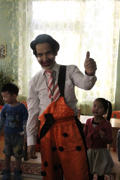 Жүжигчин Л.Нурбулан ярилцлагандаа дурдаагүй зүйлээсээ болж гүтгүүлжээ